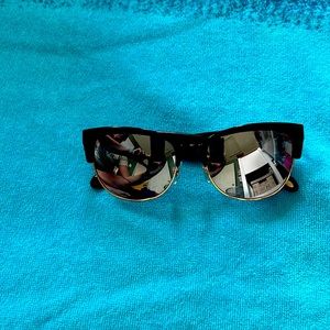 Fossil sunglasses w/ bag